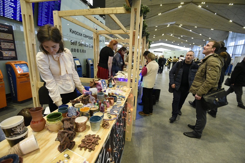 В Пулково открылась предновогодняя благотворительная ярмарка